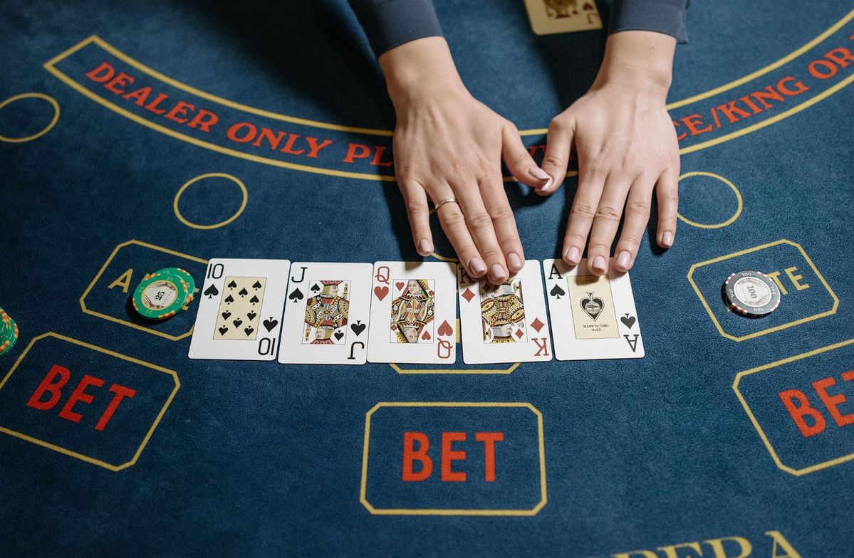 Cards Hi Lo پاکستان ریئل منی گیمز